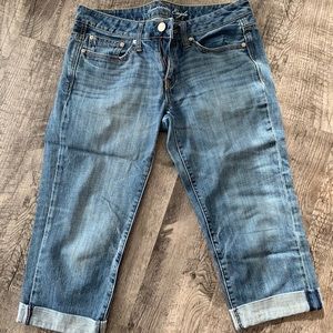 American Eagle boy fit denim capris